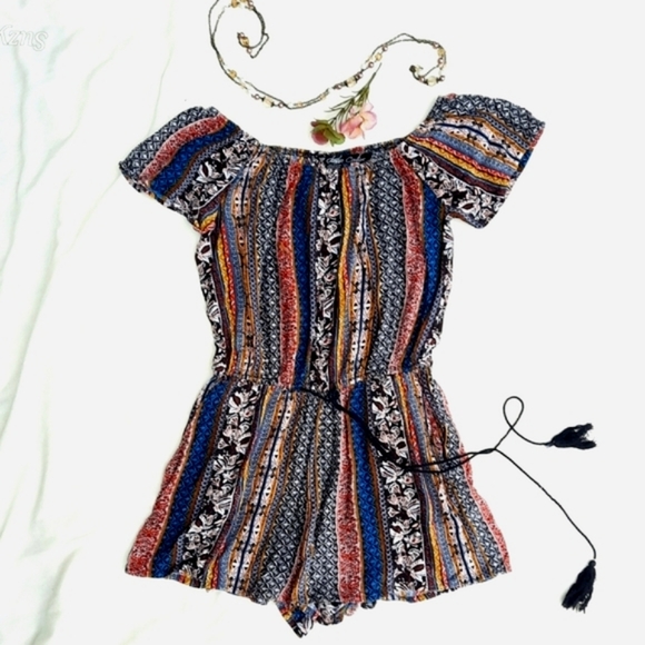 CLASSE COUTURE Off-Shoulder Romper Shorts, Tassle Drawstrings - Picture 2 of 3